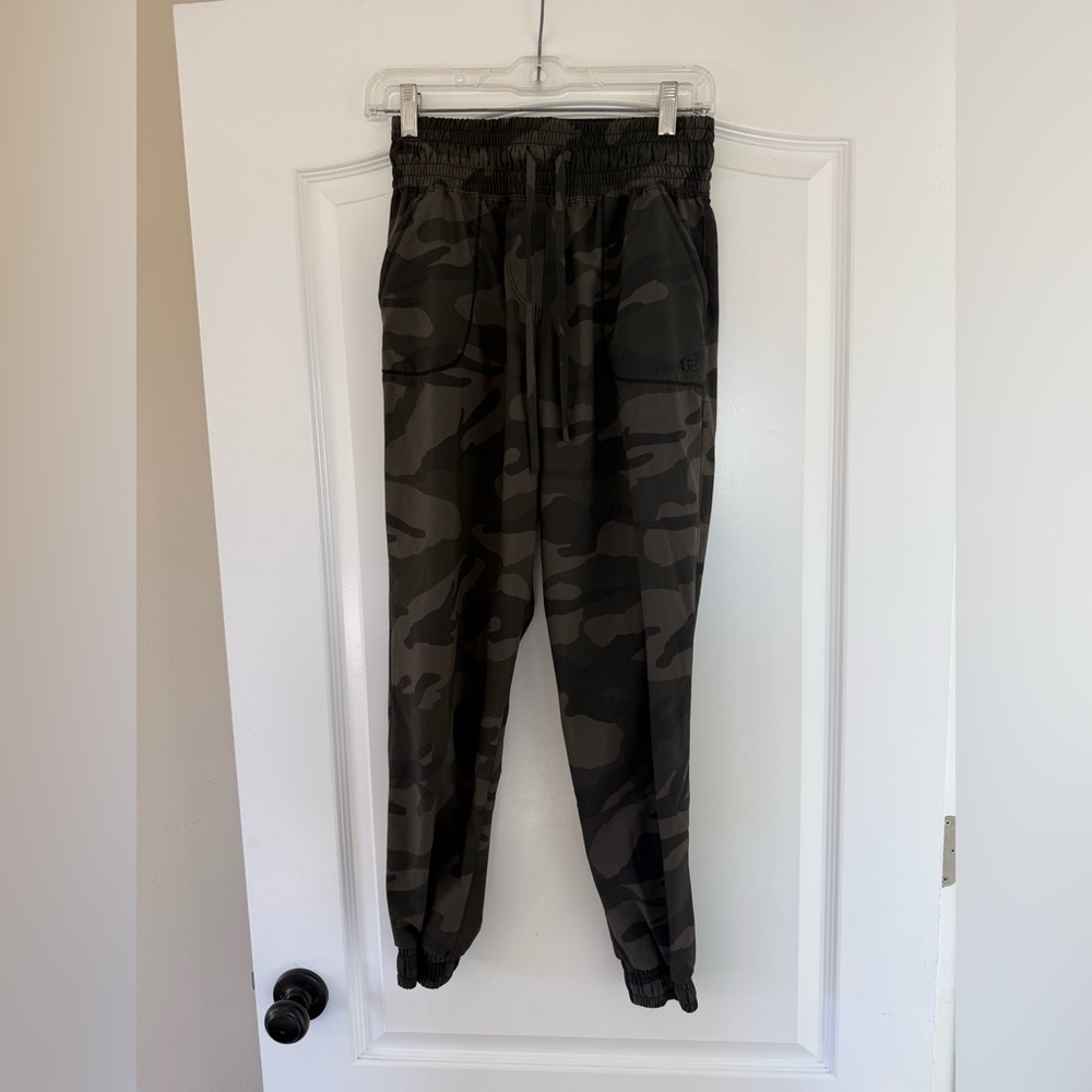 Albion Women’s Camouflage Joggers